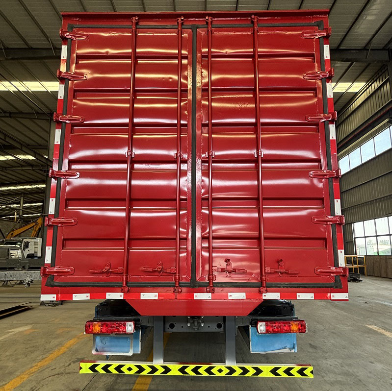 HOWO 371 8X4 Box Truck-Red