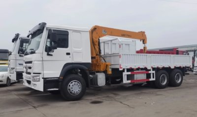 HOWO Flatbed Mounted Crane
