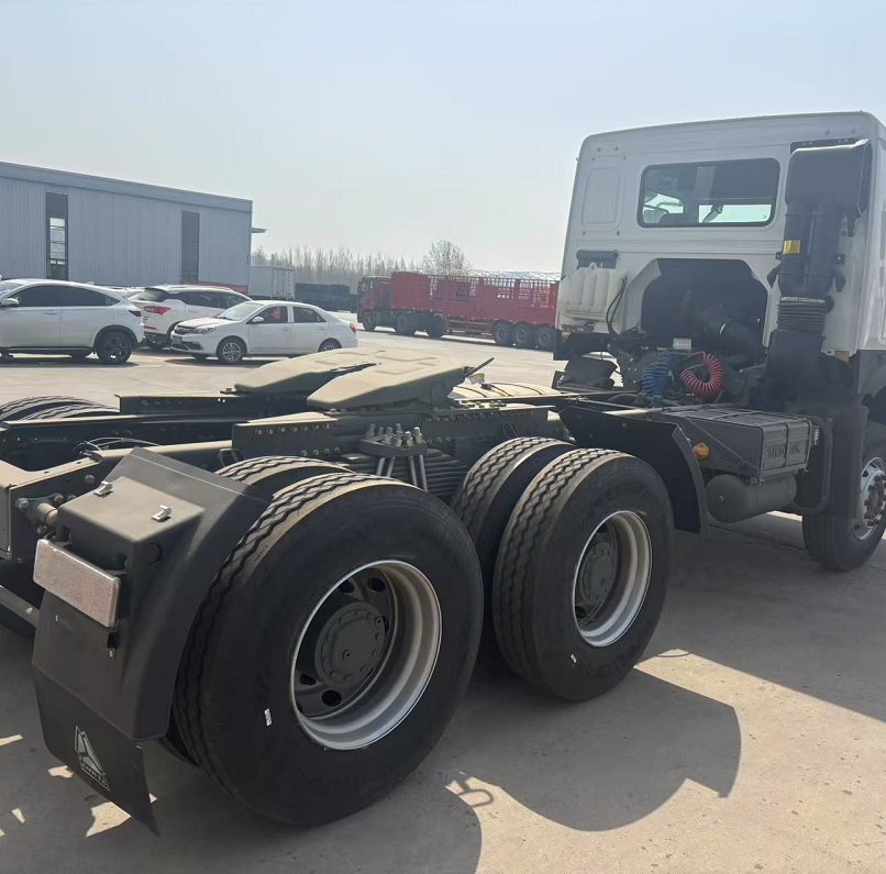 HOWO 371 WHITE TRACTOR TRUCK