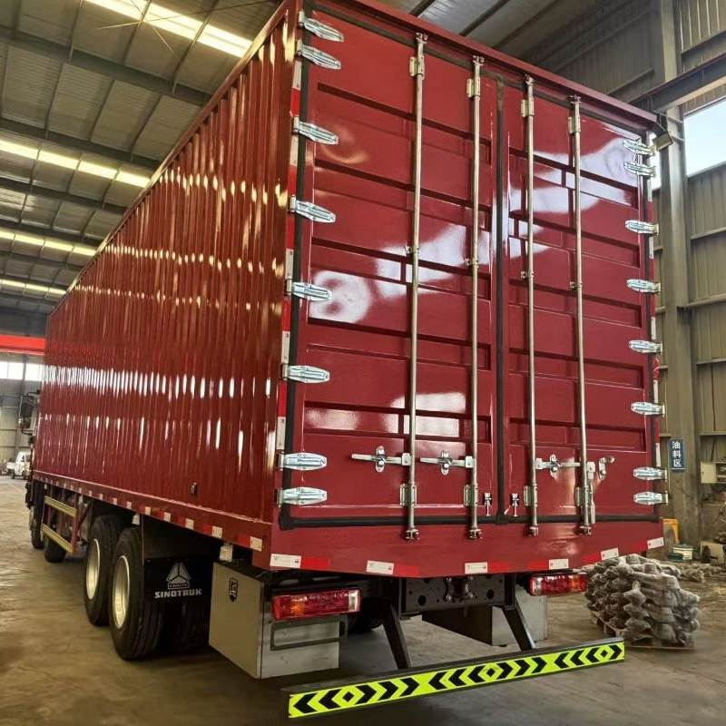 HOWO 8×4 Red Box Truck HOWO 8×4 Red Box Truck