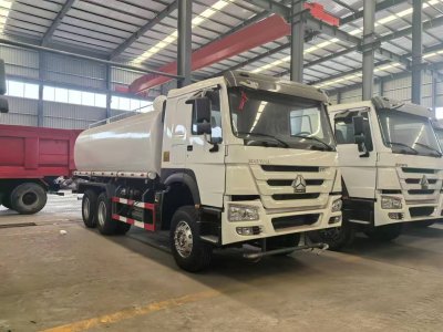 Sinotruk HOWO Sprinkler Truck