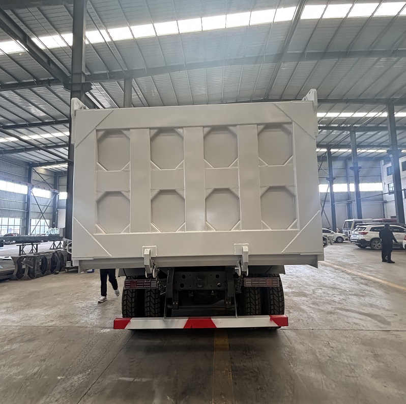 HOWO 371 8X4 Square Box White