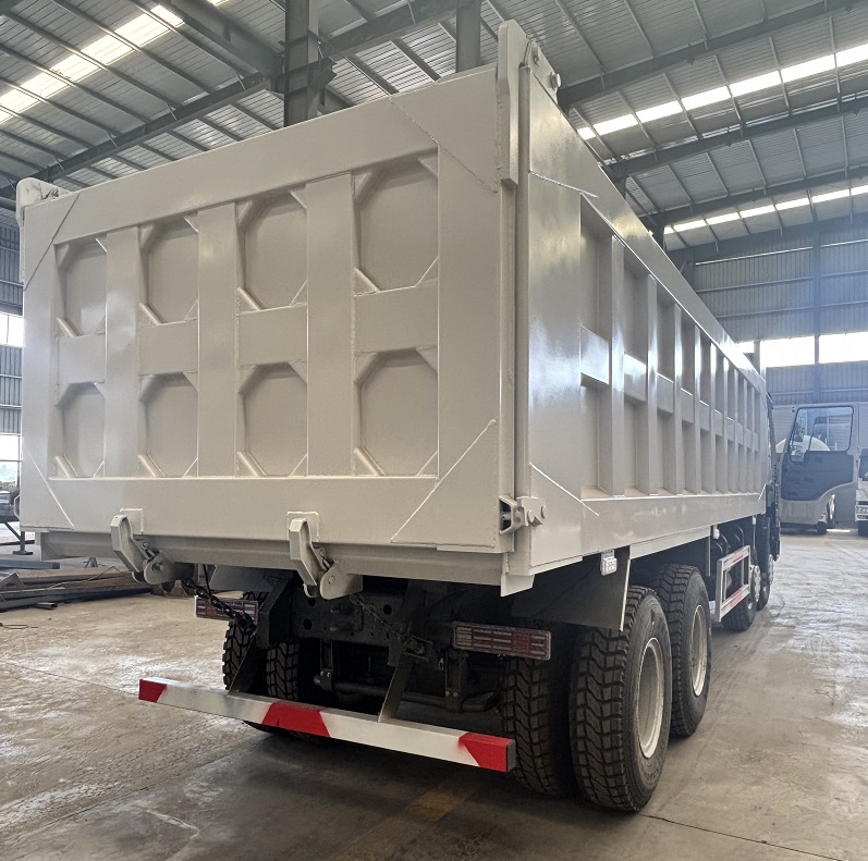 HOWO 371 8X4 Square Box White