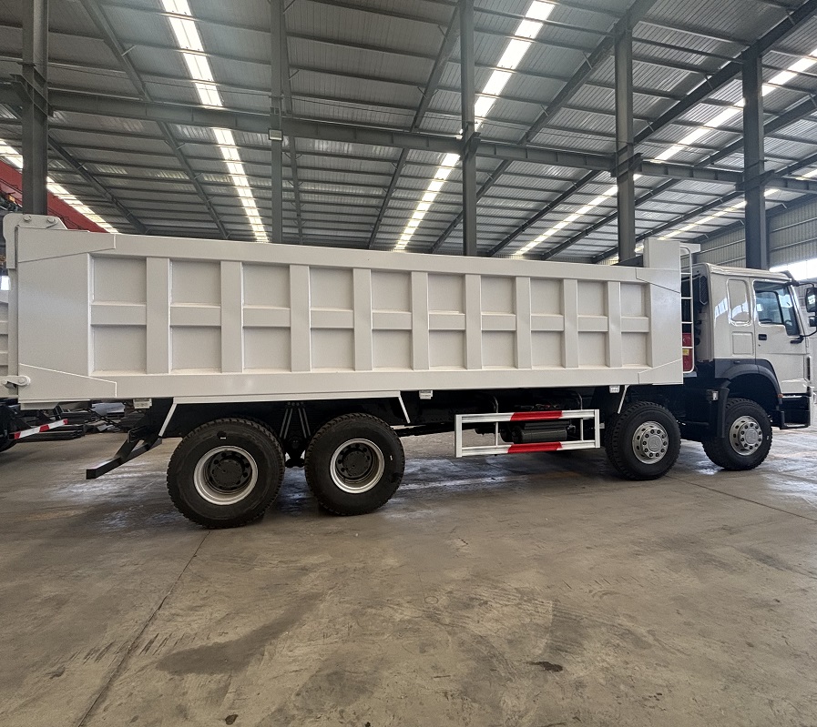 HOWO 371 8X4 Square Box White