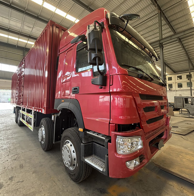 HOWO 371 8X4 Box Truck-Red