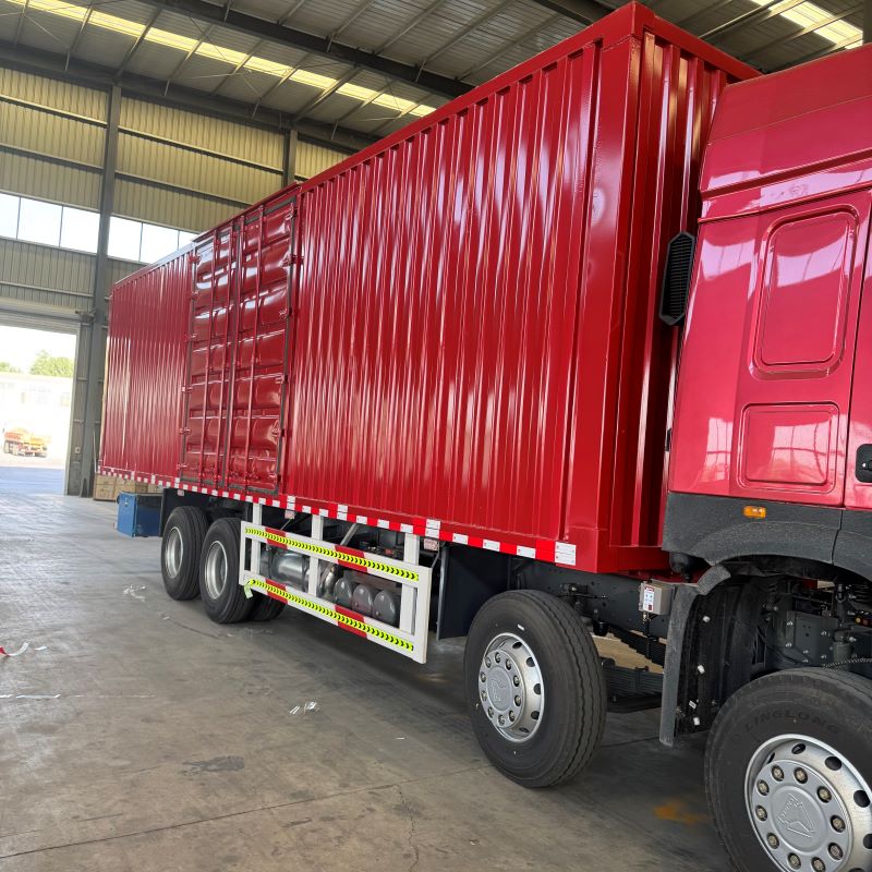 HOWO 8 × 4 Box Type Truck HOWO 8 × 4 Box Type Truck