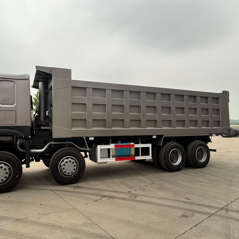 Grey HOWO 8×4 Square Box