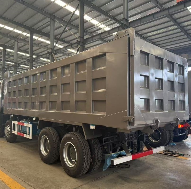Howo8 × 4 Gray Dump Truck