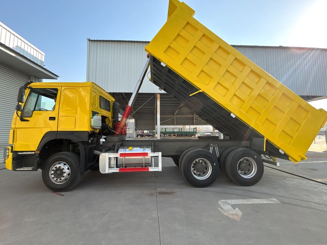 HOWO 371 Yellow Dump Truck HOWO 371 Yellow Dump Truck