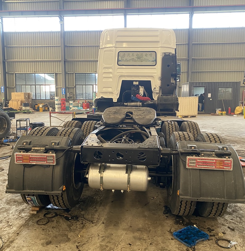 Shacman 6X4 White Tractor Truck
