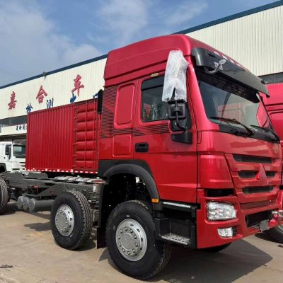 HOWO 8×4 (10.2m) Box Truck