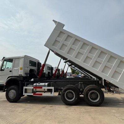 Right-Hand Drive HOWO 371 6×4 Dump Truck