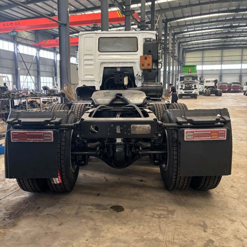 Shaanxi Automobile M3000 White Tractor Truck Shaanxi Automobile M3000 White Tractor Truck
