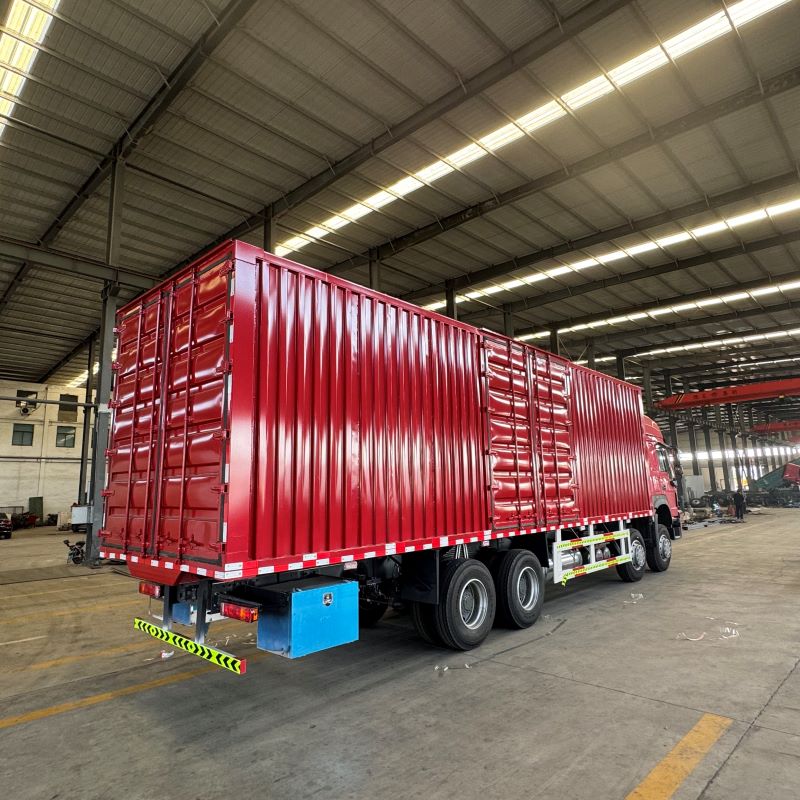 HOWO 8 × 4 Box Type Truck