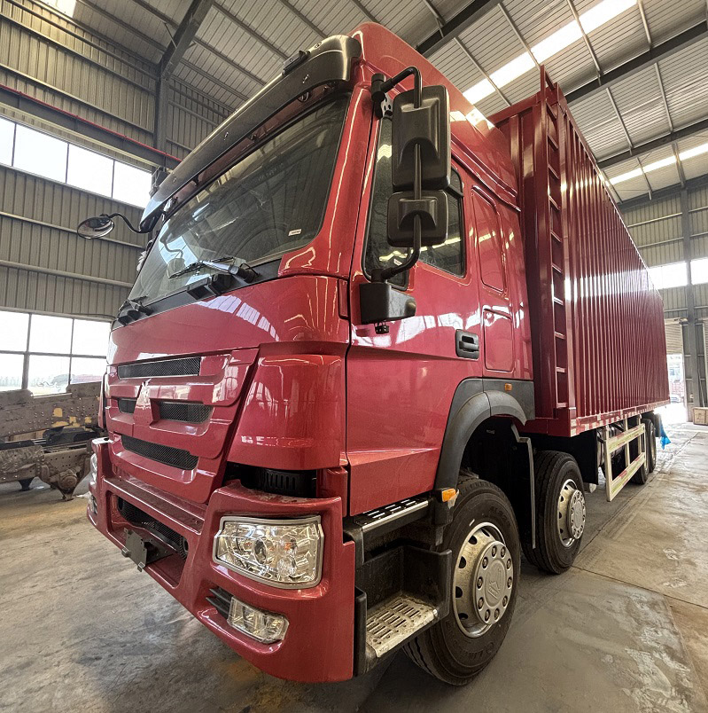 HOWO 371 8X4 Box Truck-Red
