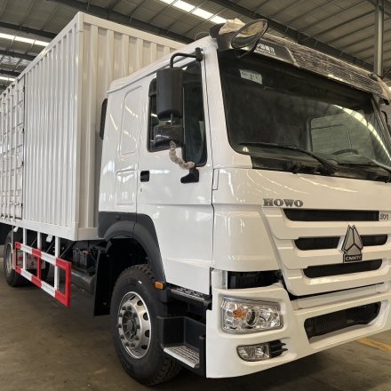 HOWO 371 4X2 Box Truck-White