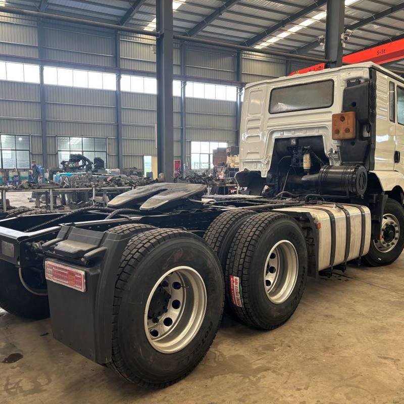 Shaanxi Automobile M3000 White Tractor Truck