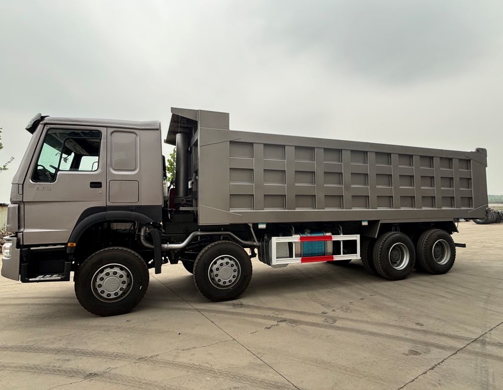 Howo8 × 4 Gray Dump Truck