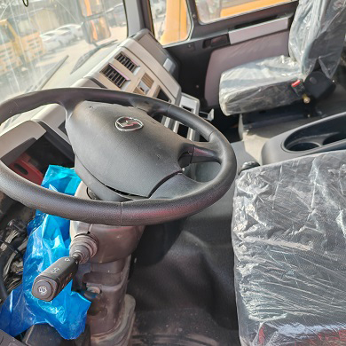 Trator de caminhão Sino Howo 6x4 Prime Mover.jpg Trator de caminhão Sino Howo 6x4 Prime Mover.jpg