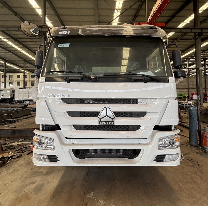 HOWO 371 4X2 Box Truck-White