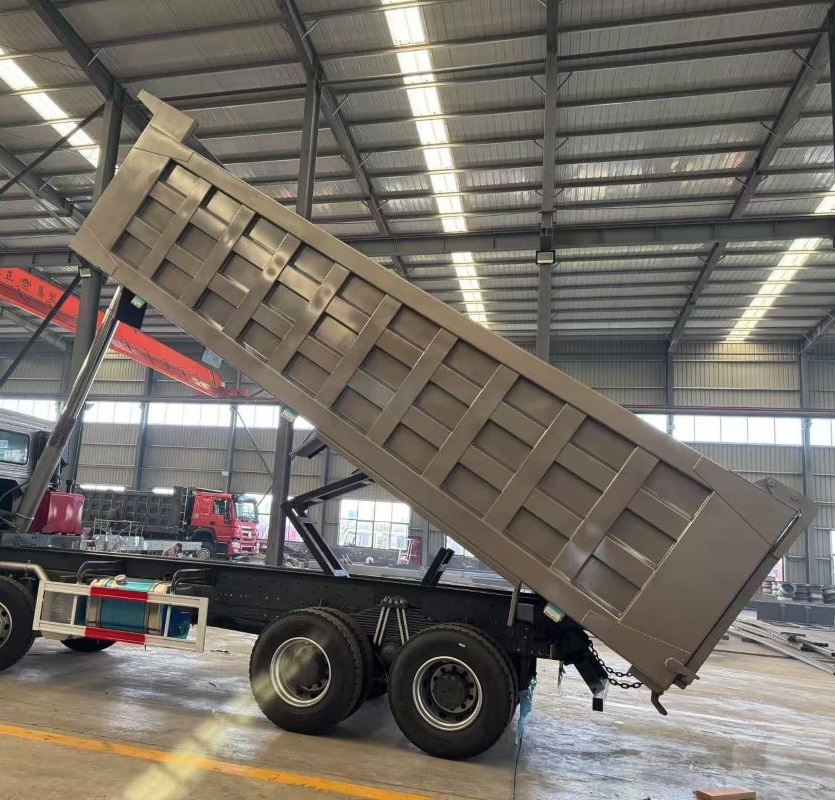Howo8 × 4 Gray Dump Truck Howo8 × 4 Gray Dump Truck