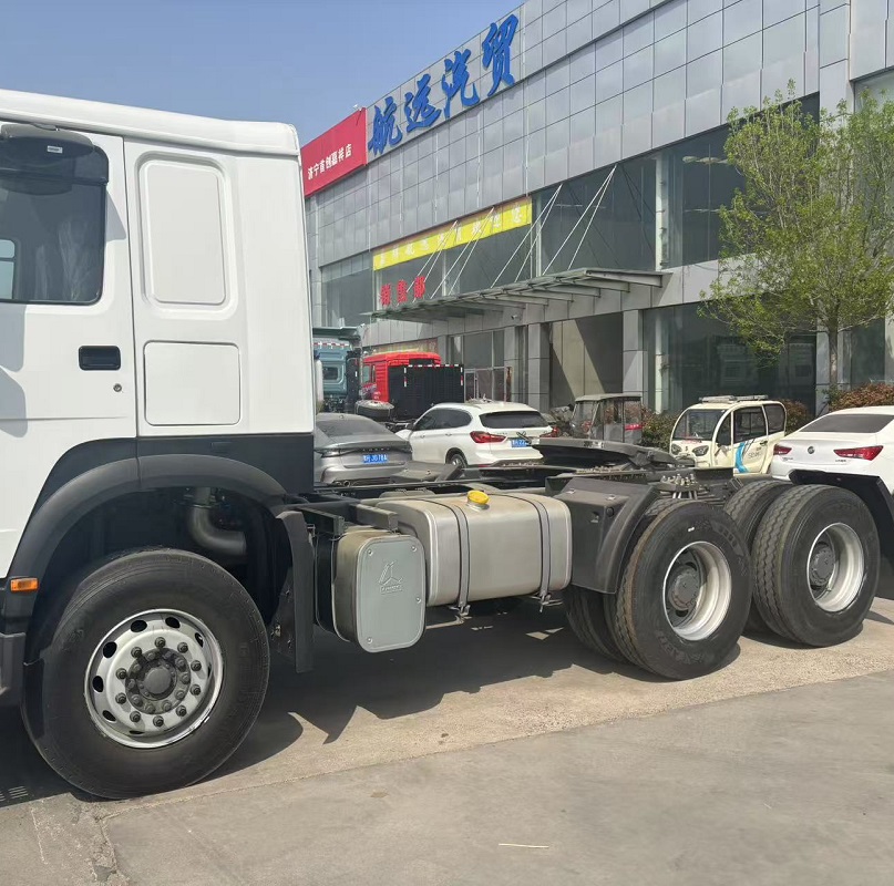 HOWO 371 WHITE TRACTOR TRUCK