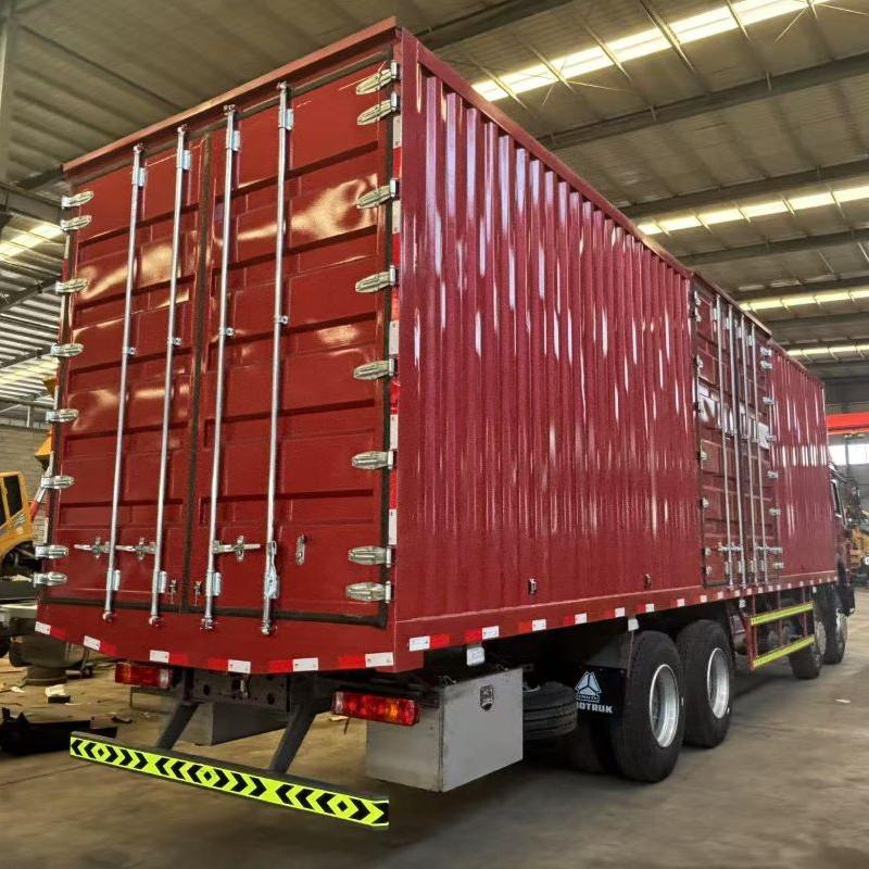 HOWO 8×4 Red Box Truck